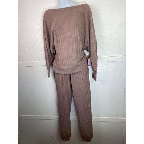 Full Circle Trends Top and Pant Suit Size Various - Picture 2 of 3